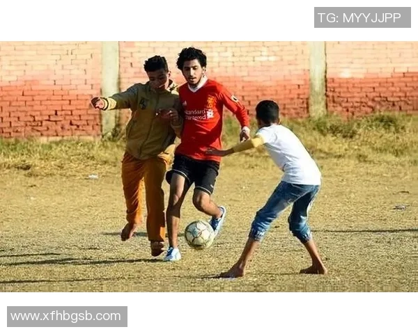 从球场到梦想顶峰,足球明星的成长之路与奋斗精神