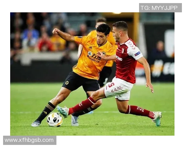 足球巨星们的睡眠秘密揭秘：从豪华床铺到私人定制被子背后的故事